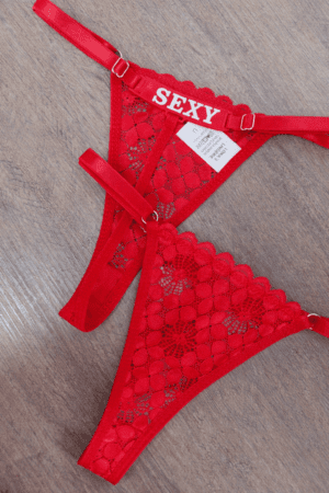 Calcinha Encantada Renda Palavra “SEXY" Brilha no Escuro – VERMELHA